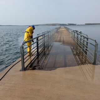 Reinigung Betonstege und Gel&auml;nder