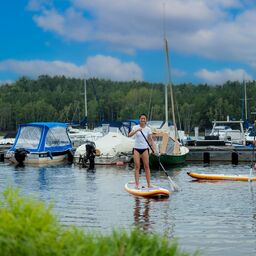 Stand Up Paddling im Hafencamp, Foto: Rico Schwarze - Gl&uuml;cksfoto GbR