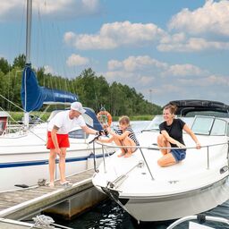 Bootsliegepl&auml;tze im Hafencamp, Foto: Rico Schwarze - Gl&uuml;cksfoto GbR